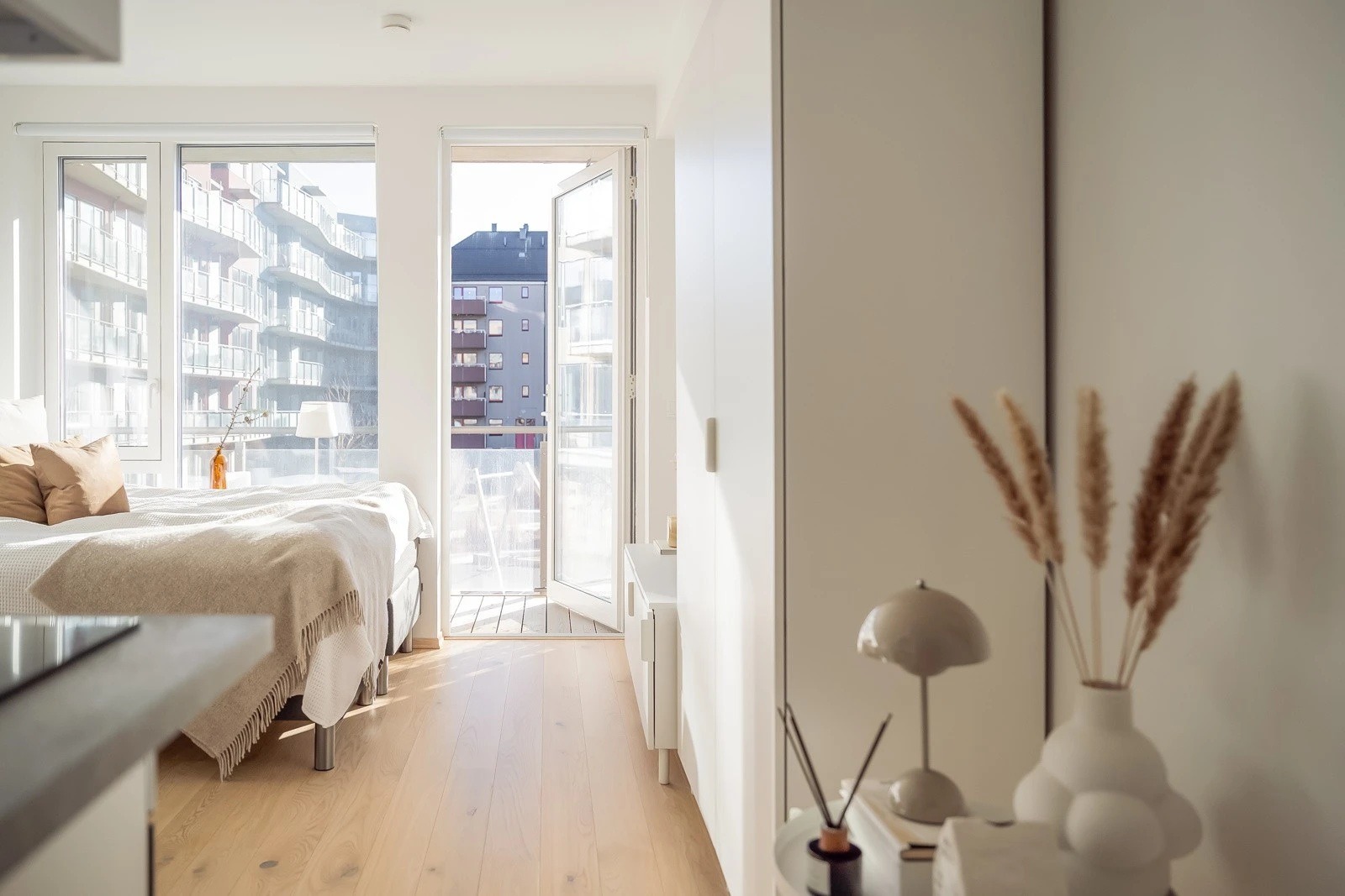 Stue - Her kommer det en sovesofa med sjeselong og stuebord.